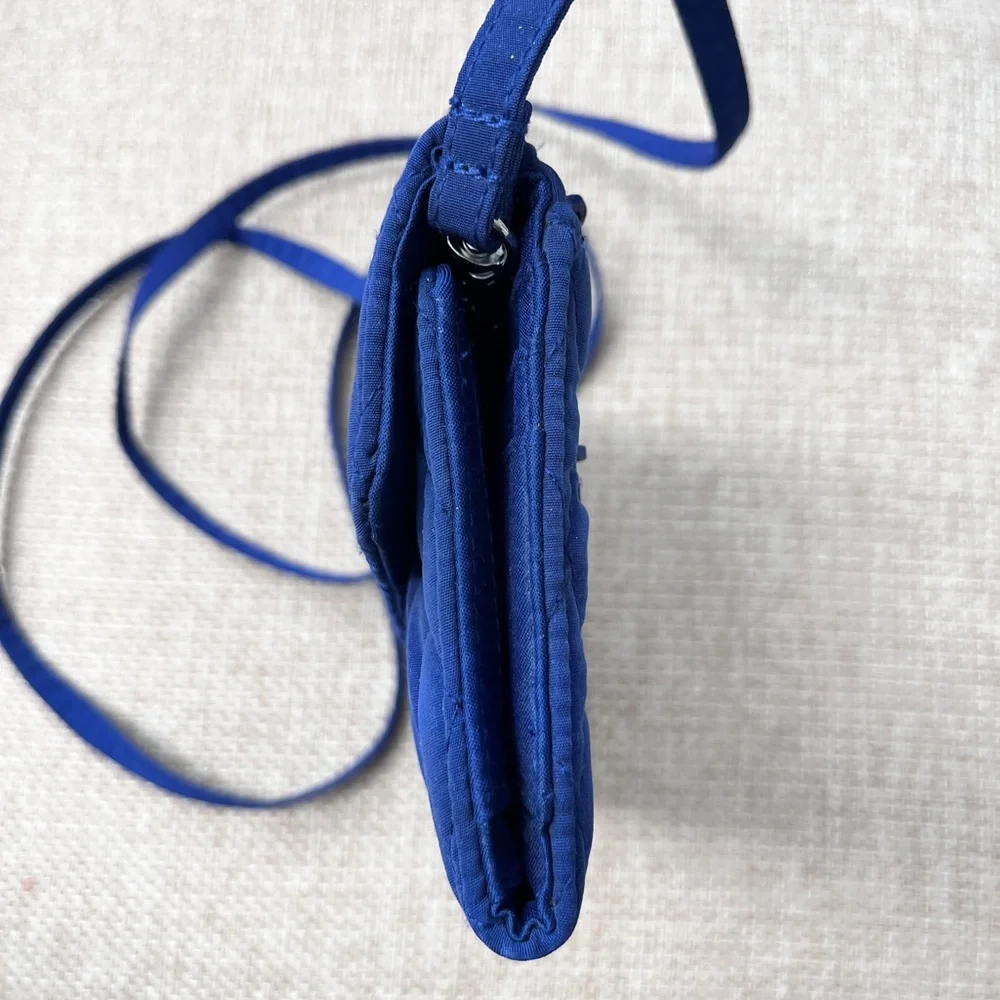 Vera Bradley crossbody navy blue quilted,EUC 7.5x4.5x.5”, clean, no stains ⬇️ - Picture 11 of 13